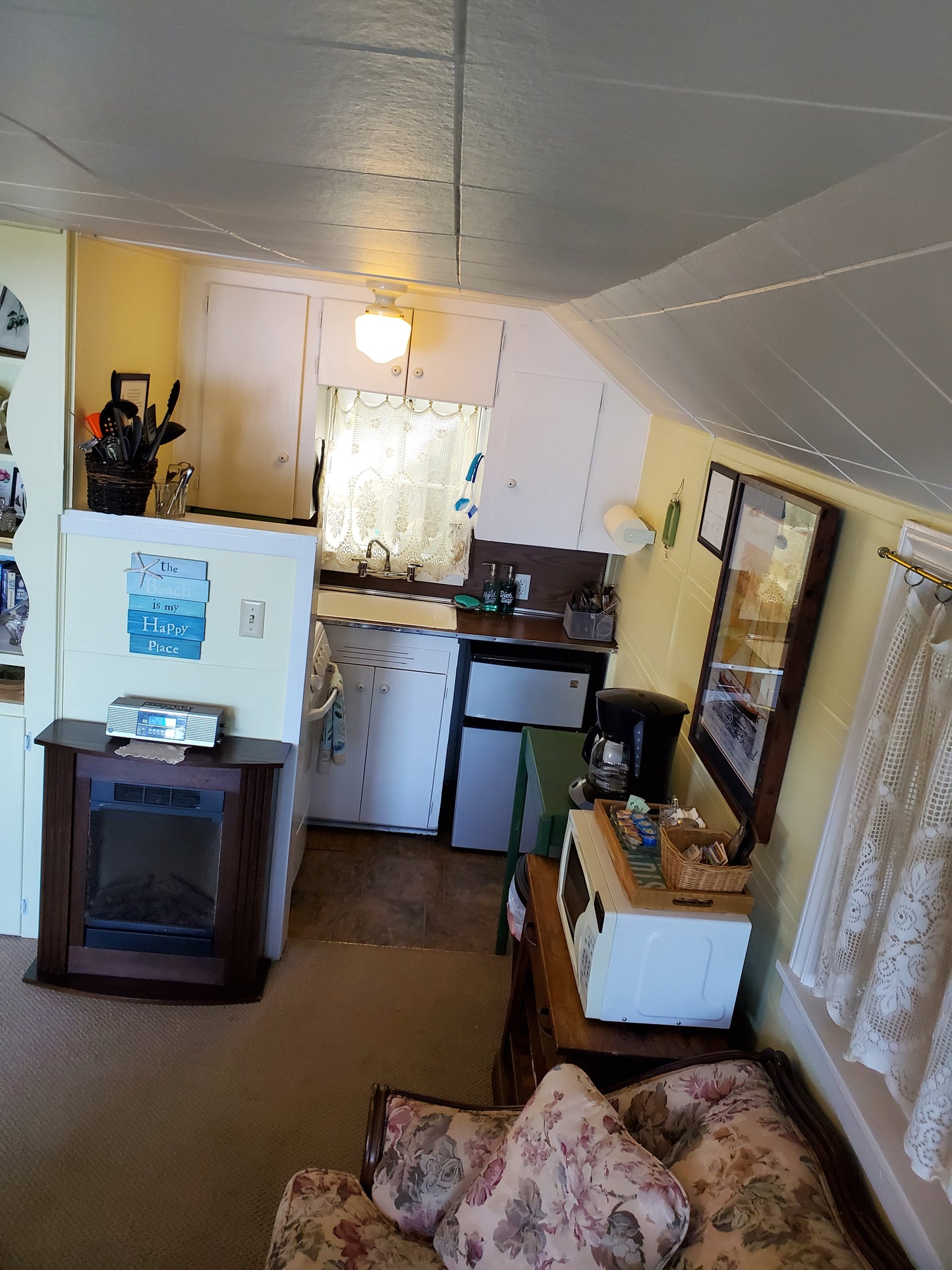 Jenny’s Cottage Vacation Rental near Port Townsend WA perfect for couples or a wedding retreat