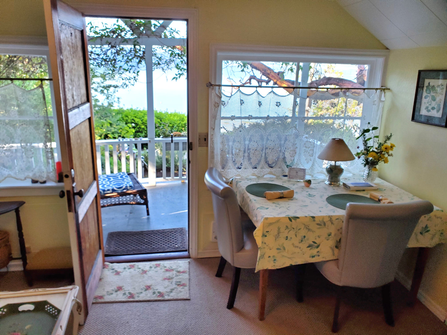 Jenny’s Cottage Vacation Rental near Port Townsend WA perfect for couples or a wedding retreat