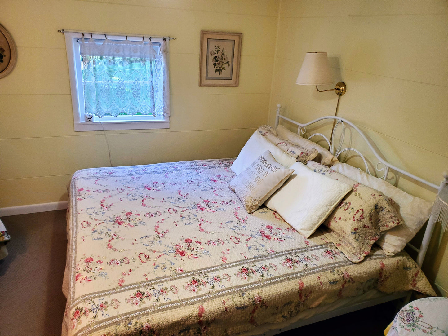 Jenny’s Cottage Vacation Rental near Port Townsend WA perfect for couples or a wedding retreat